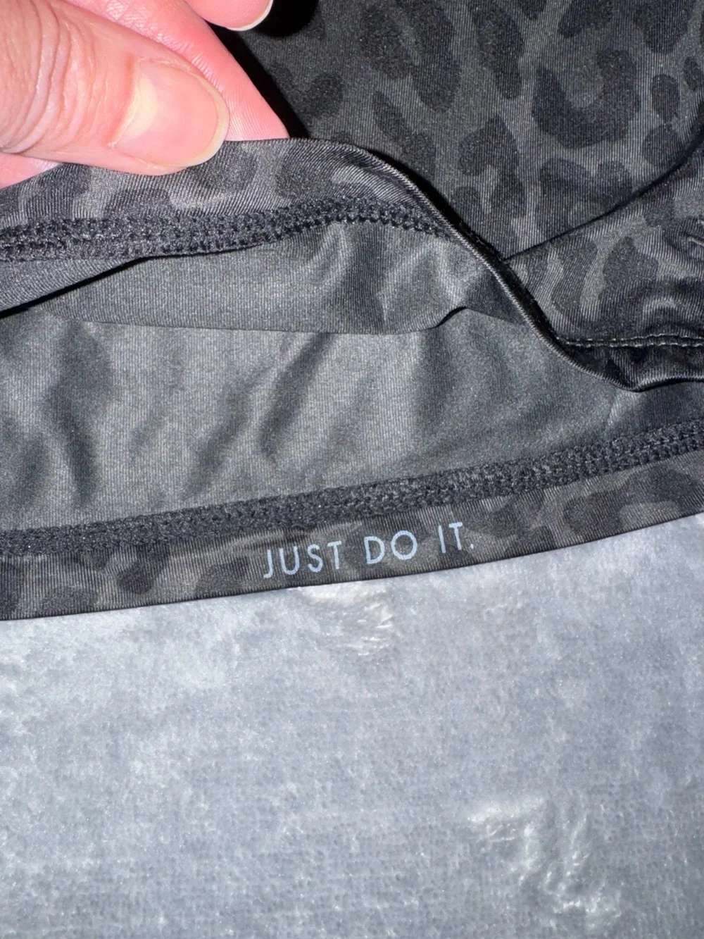 Nike Dri-FIT Black Leopard Racerback Crop Tank Top Women’s Size Medium